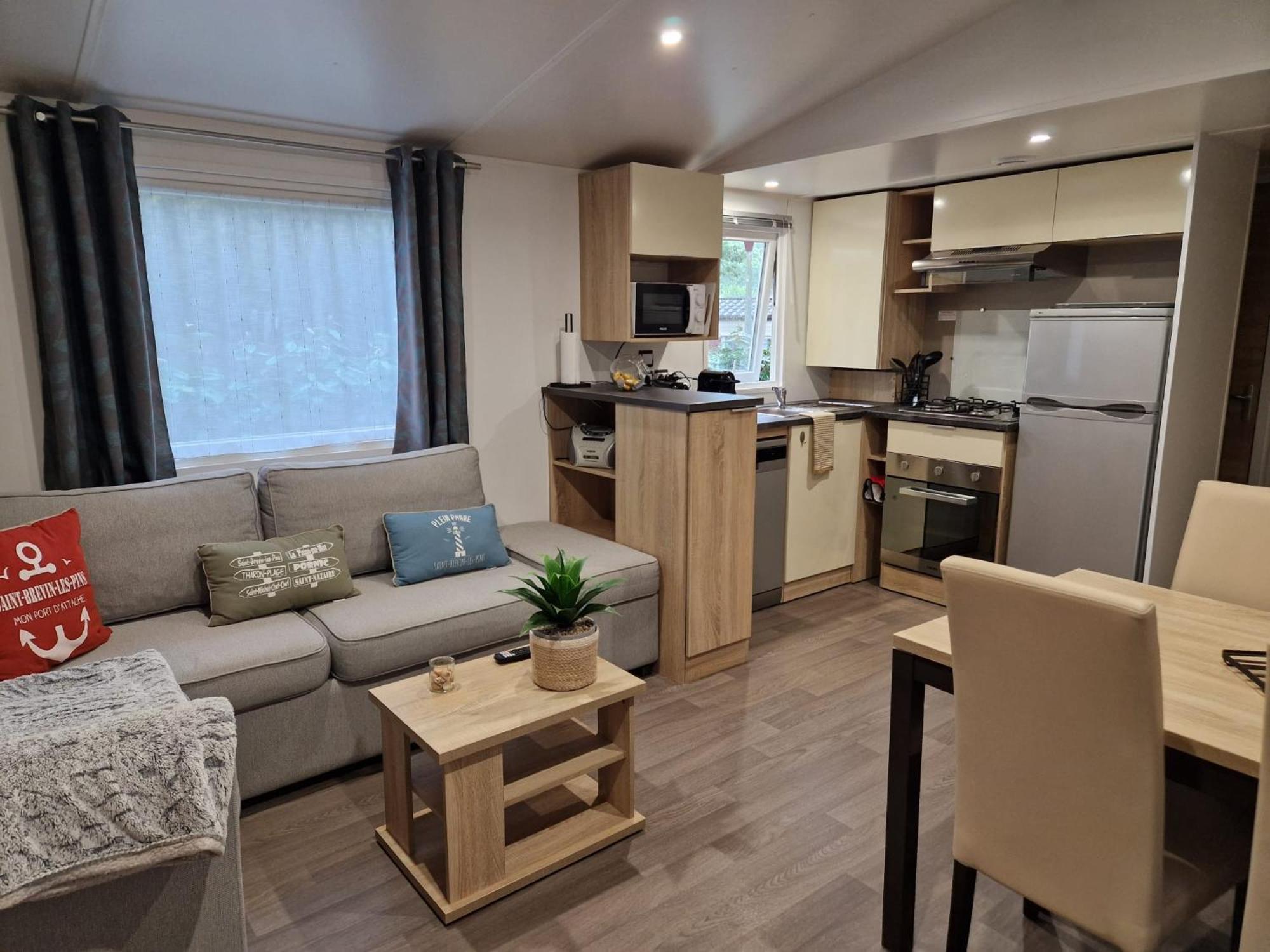 Mobil Home Tout Confort 3 Chambres Camping Les Pierres Couchees แซ็ง-เบรแว็ง-เล-แป็ง ภายนอก รูปภาพ