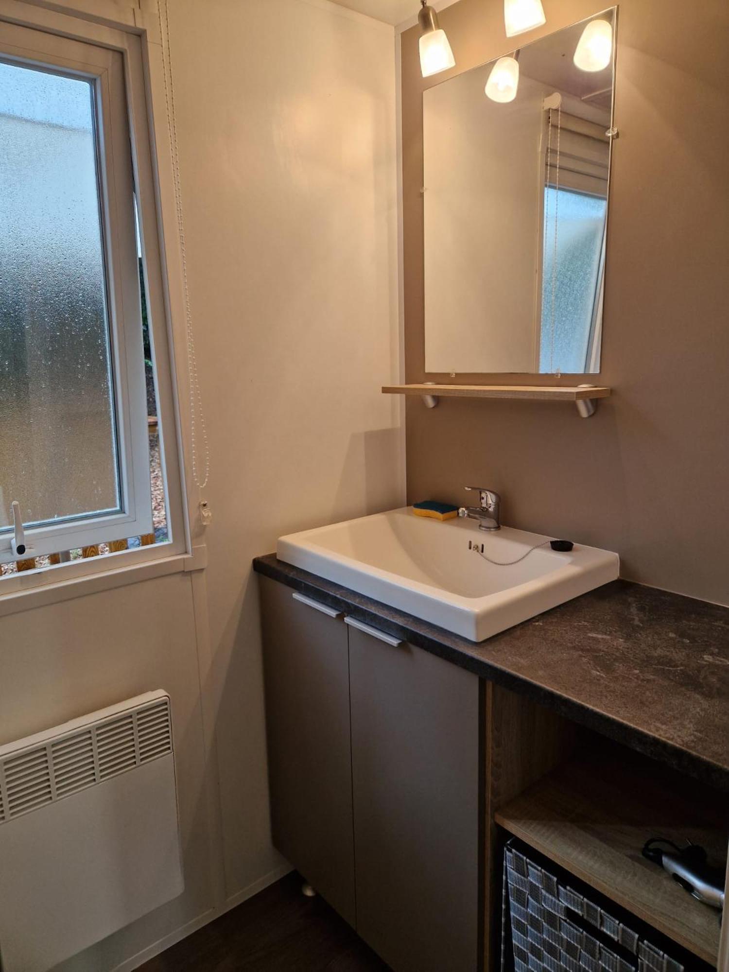 Mobil Home Tout Confort 3 Chambres Camping Les Pierres Couchees แซ็ง-เบรแว็ง-เล-แป็ง ภายนอก รูปภาพ