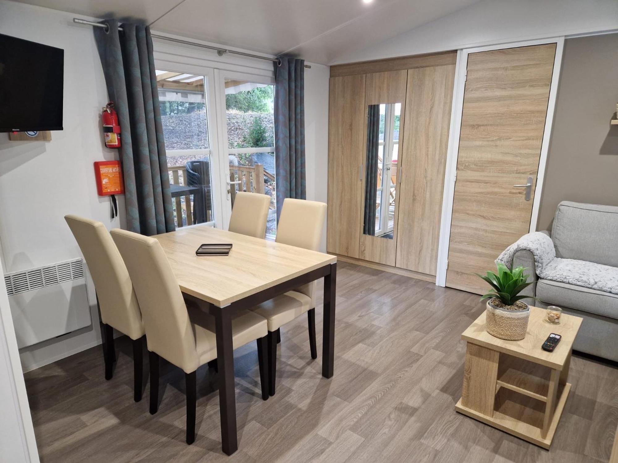 Mobil Home Tout Confort 3 Chambres Camping Les Pierres Couchees แซ็ง-เบรแว็ง-เล-แป็ง ภายนอก รูปภาพ